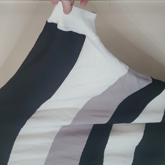 Ming Wang Asymmetrical Striped Batwing Top One Size Button Design - Picture 10 of 12